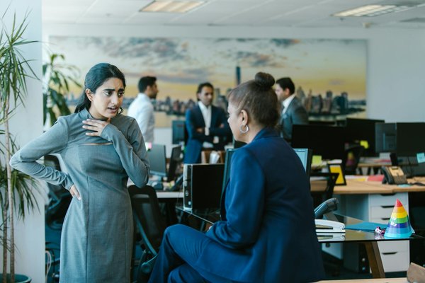 What key factors should startups consider when choosing a legal structure in the UK?